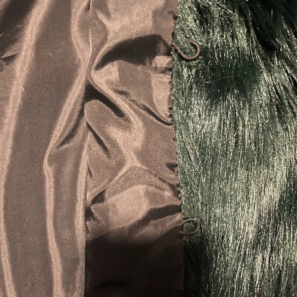 Emerald green faux fur - Picture 8 of 9